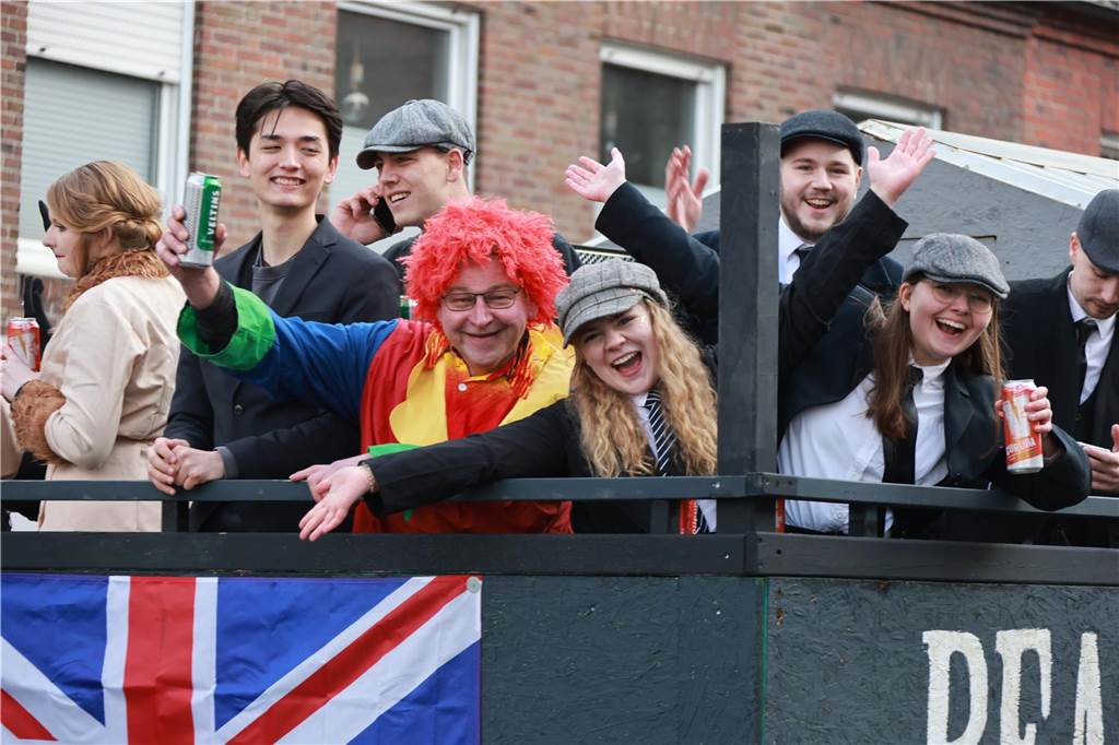 Fotos vom Rosenmontag: So haben die Stadtlohner Narren ihr Sessionsfinale gefeiert Die letzte große Karnevalsparty: 70 Zugnummern sind beim großen Rosenmontagsumzug durch Stadtlohn gefahren – und alle haben zusammen auf den Straßen gefeiert.