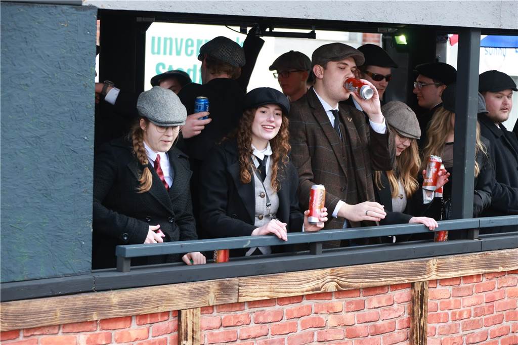 Fotos vom Rosenmontag: So haben die Stadtlohner Narren ihr Sessionsfinale gefeiert Die letzte große Karnevalsparty: 70 Zugnummern sind beim großen Rosenmontagsumzug durch Stadtlohn gefahren – und alle haben zusammen auf den Straßen gefeiert.