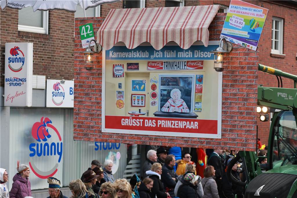 Fotos vom Rosenmontag: So haben die Stadtlohner Narren ihr Sessionsfinale gefeiert Die letzte große Karnevalsparty: 70 Zugnummern sind beim großen Rosenmontagsumzug durch Stadtlohn gefahren – und alle haben zusammen auf den Straßen gefeiert.