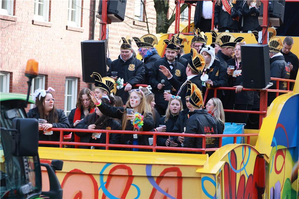 Fotos vom Rosenmontag: So haben die Stadtlohner Narren ihr Sessionsfinale gefeiert Die letzte große Karnevalsparty: 70 Zugnummern sind beim großen Rosenmontagsumzug durch Stadtlohn gefahren – und alle haben zusammen auf den Straßen gefeiert.
