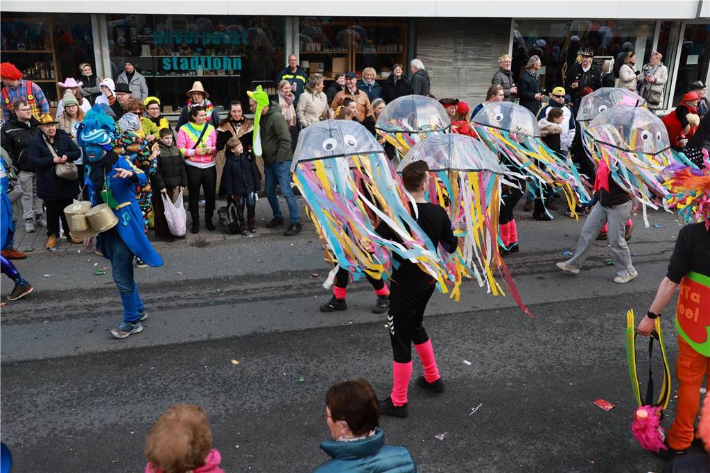 Fotos vom Rosenmontag: So haben die Stadtlohner Narren ihr Sessionsfinale gefeiert Die letzte große Karnevalsparty: 70 Zugnummern sind beim großen Rosenmontagsumzug durch Stadtlohn gefahren – und alle haben zusammen auf den Straßen gefeiert.