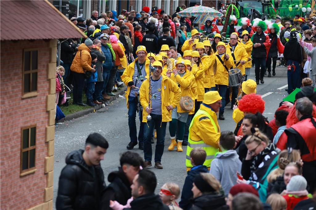 Fotos vom Rosenmontag: So haben die Stadtlohner Narren ihr Sessionsfinale gefeiert Die letzte große Karnevalsparty: 70 Zugnummern sind beim großen Rosenmontagsumzug durch Stadtlohn gefahren – und alle haben zusammen auf den Straßen gefeiert.