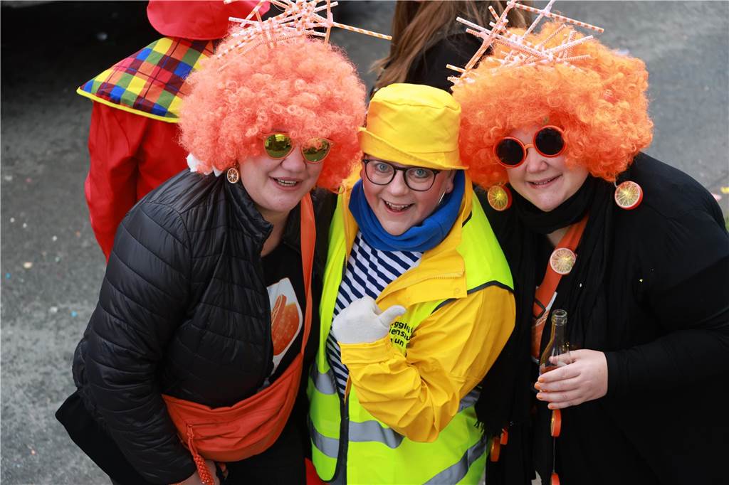 Fotos vom Rosenmontag: So haben die Stadtlohner Narren ihr Sessionsfinale gefeiert Die letzte große Karnevalsparty: 70 Zugnummern sind beim großen Rosenmontagsumzug durch Stadtlohn gefahren – und alle haben zusammen auf den Straßen gefeiert.