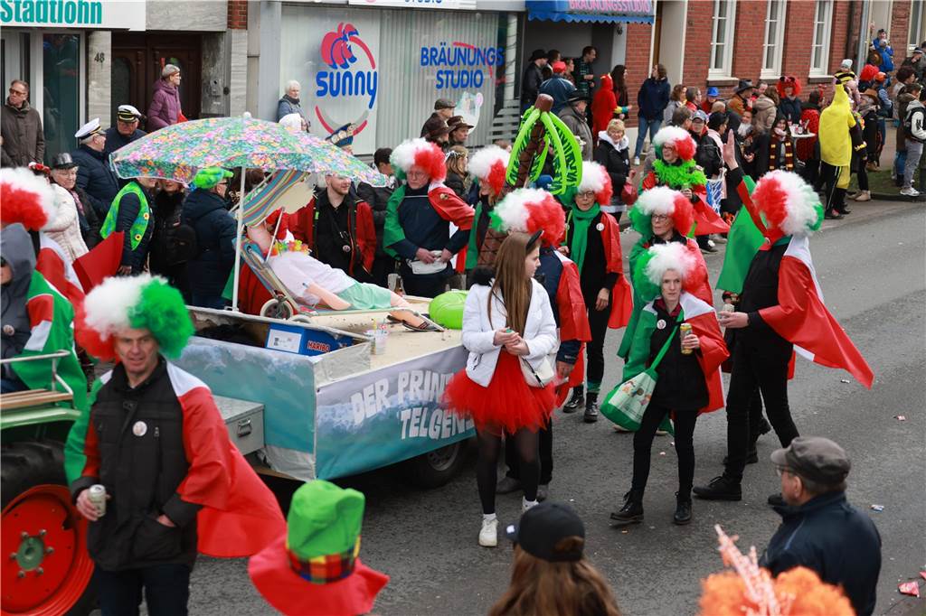 Fotos vom Rosenmontag: So haben die Stadtlohner Narren ihr Sessionsfinale gefeiert Die letzte große Karnevalsparty: 70 Zugnummern sind beim großen Rosenmontagsumzug durch Stadtlohn gefahren – und alle haben zusammen auf den Straßen gefeiert.