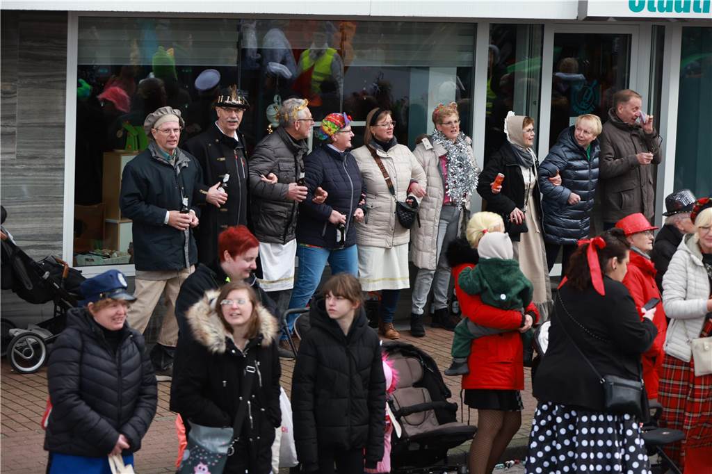Fotos vom Rosenmontag: So haben die Stadtlohner Narren ihr Sessionsfinale gefeiert Die letzte große Karnevalsparty: 70 Zugnummern sind beim großen Rosenmontagsumzug durch Stadtlohn gefahren – und alle haben zusammen auf den Straßen gefeiert.