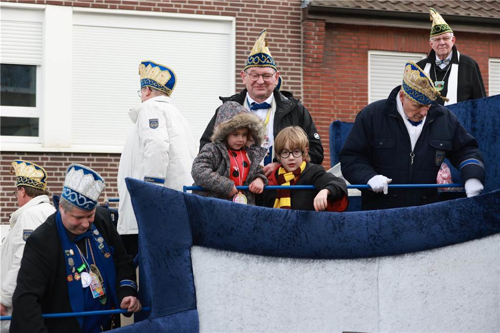 Fotos vom Rosenmontag: So haben die Stadtlohner Narren ihr Sessionsfinale gefeiert Die letzte große Karnevalsparty: 70 Zugnummern sind beim großen Rosenmontagsumzug durch Stadtlohn gefahren – und alle haben zusammen auf den Straßen gefeiert.