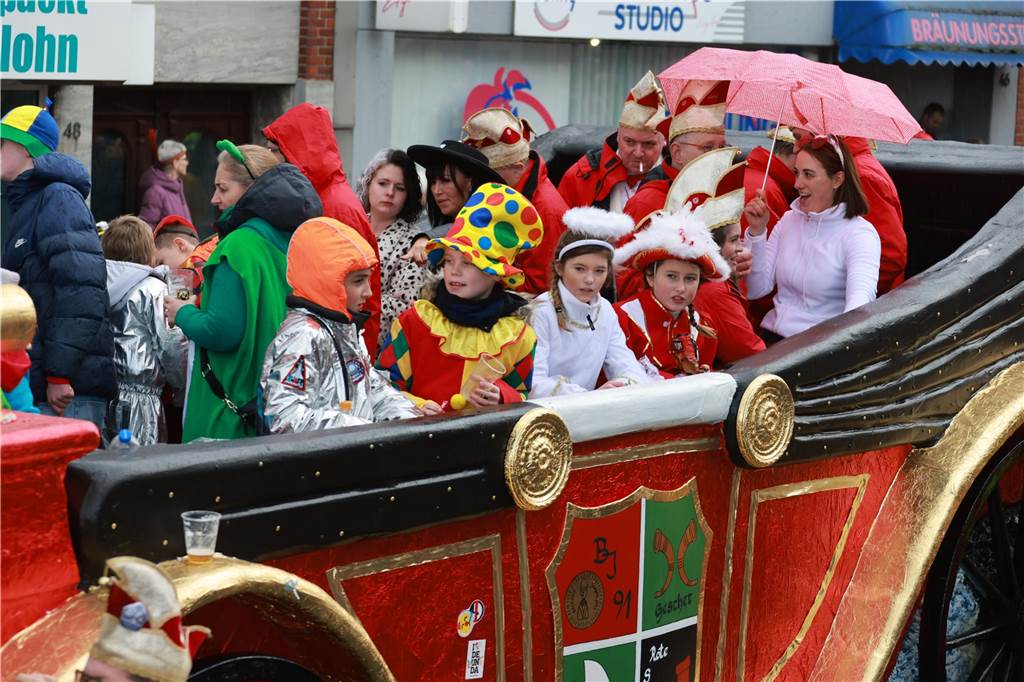 Fotos vom Rosenmontag: So haben die Stadtlohner Narren ihr Sessionsfinale gefeiert Die letzte große Karnevalsparty: 70 Zugnummern sind beim großen Rosenmontagsumzug durch Stadtlohn gefahren – und alle haben zusammen auf den Straßen gefeiert.