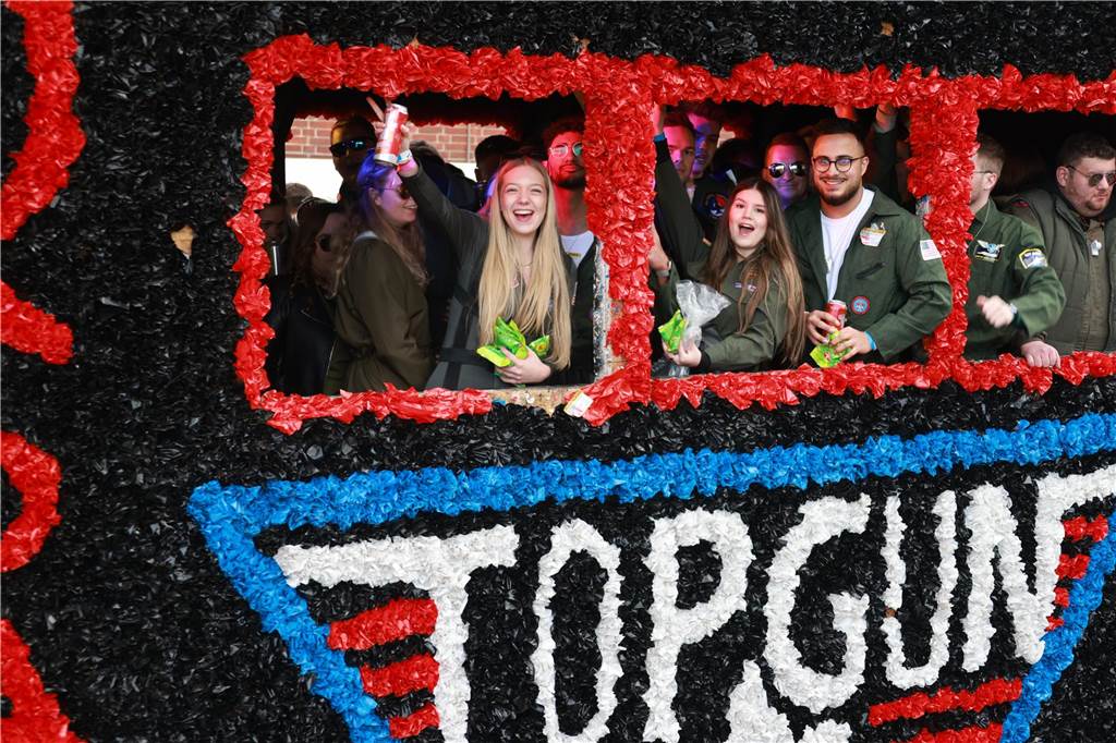 Fotos vom Rosenmontag: So haben die Stadtlohner Narren ihr Sessionsfinale gefeiert Die letzte große Karnevalsparty: 70 Zugnummern sind beim großen Rosenmontagsumzug durch Stadtlohn gefahren – und alle haben zusammen auf den Straßen gefeiert.