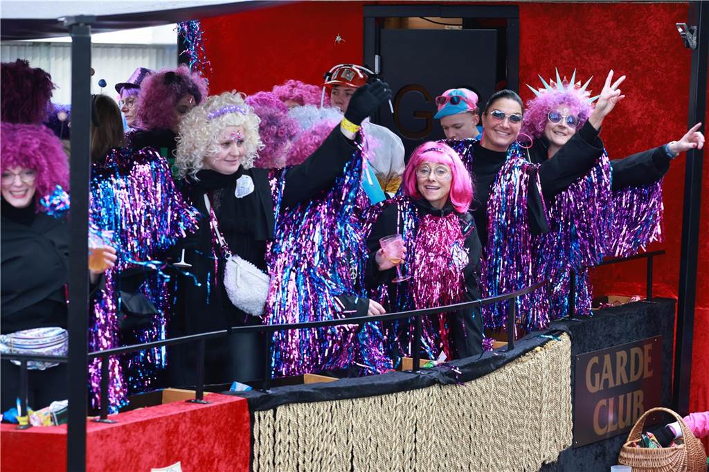 Fotos vom Rosenmontag: So haben die Stadtlohner Narren ihr Sessionsfinale gefeiert Die letzte große Karnevalsparty: 70 Zugnummern sind beim großen Rosenmontagsumzug durch Stadtlohn gefahren – und alle haben zusammen auf den Straßen gefeiert.