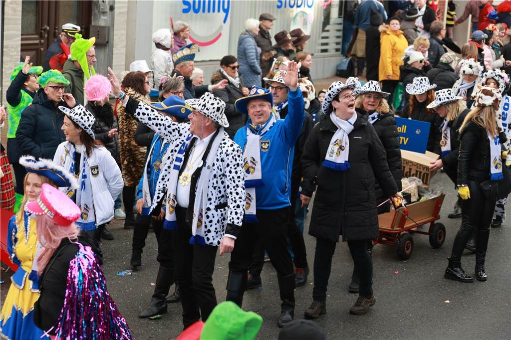 Fotos vom Rosenmontag: So haben die Stadtlohner Narren ihr Sessionsfinale gefeiert Die letzte große Karnevalsparty: 70 Zugnummern sind beim großen Rosenmontagsumzug durch Stadtlohn gefahren – und alle haben zusammen auf den Straßen gefeiert.