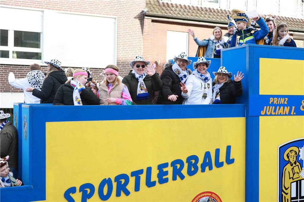 Fotos vom Rosenmontag: So haben die Stadtlohner Narren ihr Sessionsfinale gefeiert Die letzte große Karnevalsparty: 70 Zugnummern sind beim großen Rosenmontagsumzug durch Stadtlohn gefahren – und alle haben zusammen auf den Straßen gefeiert.