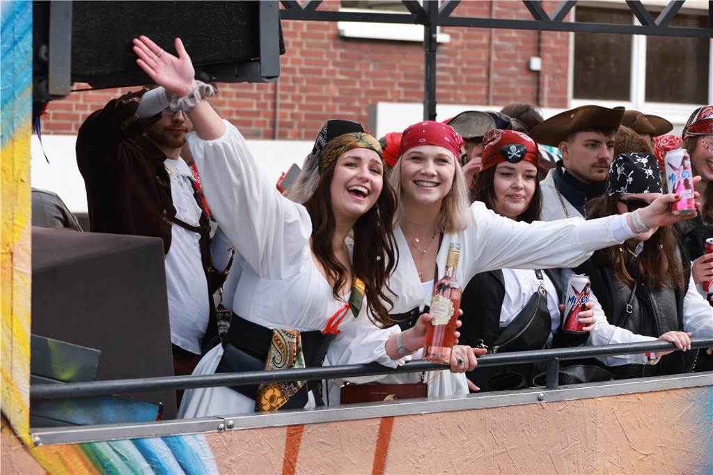 Fotos vom Rosenmontag: So haben die Stadtlohner Narren ihr Sessionsfinale gefeiert Die letzte große Karnevalsparty: 70 Zugnummern sind beim großen Rosenmontagsumzug durch Stadtlohn gefahren – und alle haben zusammen auf den Straßen gefeiert.