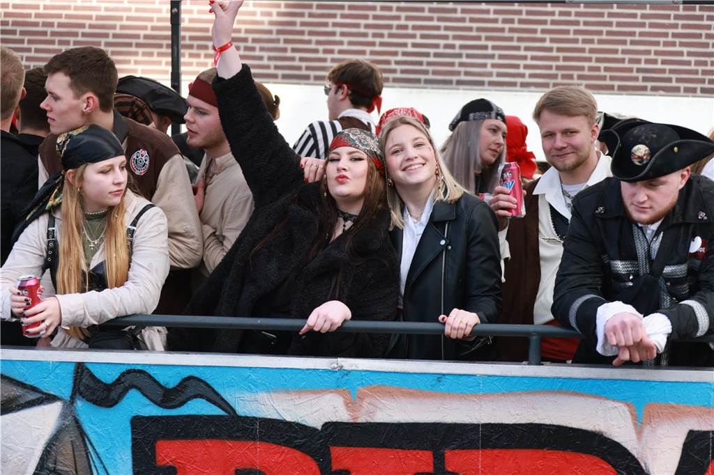Fotos vom Rosenmontag: So haben die Stadtlohner Narren ihr Sessionsfinale gefeiert Die letzte große Karnevalsparty: 70 Zugnummern sind beim großen Rosenmontagsumzug durch Stadtlohn gefahren – und alle haben zusammen auf den Straßen gefeiert.