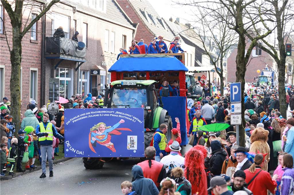 Fotos vom Rosenmontag: So haben die Stadtlohner Narren ihr Sessionsfinale gefeiert Die letzte große Karnevalsparty: 70 Zugnummern sind beim großen Rosenmontagsumzug durch Stadtlohn gefahren – und alle haben zusammen auf den Straßen gefeiert.