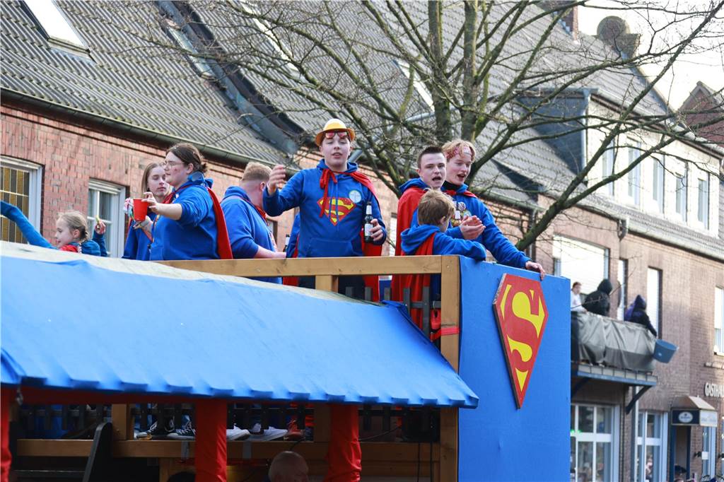 Fotos vom Rosenmontag: So haben die Stadtlohner Narren ihr Sessionsfinale gefeiert Die letzte große Karnevalsparty: 70 Zugnummern sind beim großen Rosenmontagsumzug durch Stadtlohn gefahren – und alle haben zusammen auf den Straßen gefeiert.