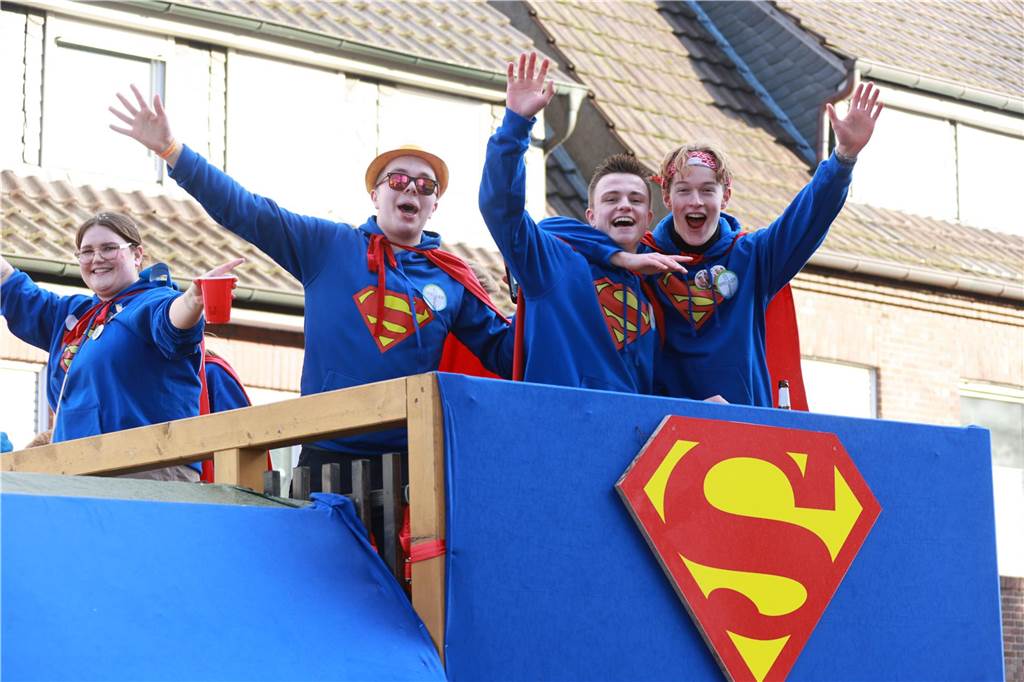 Fotos vom Rosenmontag: So haben die Stadtlohner Narren ihr Sessionsfinale gefeiert Die letzte große Karnevalsparty: 70 Zugnummern sind beim großen Rosenmontagsumzug durch Stadtlohn gefahren – und alle haben zusammen auf den Straßen gefeiert.