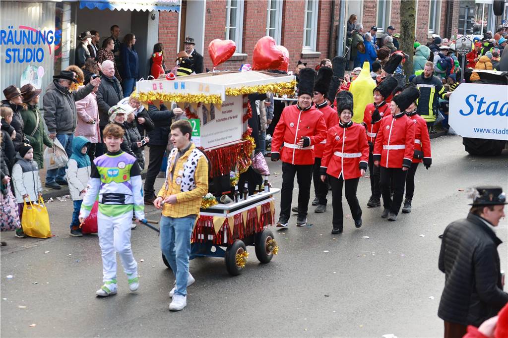 Fotos vom Rosenmontag: So haben die Stadtlohner Narren ihr Sessionsfinale gefeiert Die letzte große Karnevalsparty: 70 Zugnummern sind beim großen Rosenmontagsumzug durch Stadtlohn gefahren – und alle haben zusammen auf den Straßen gefeiert.