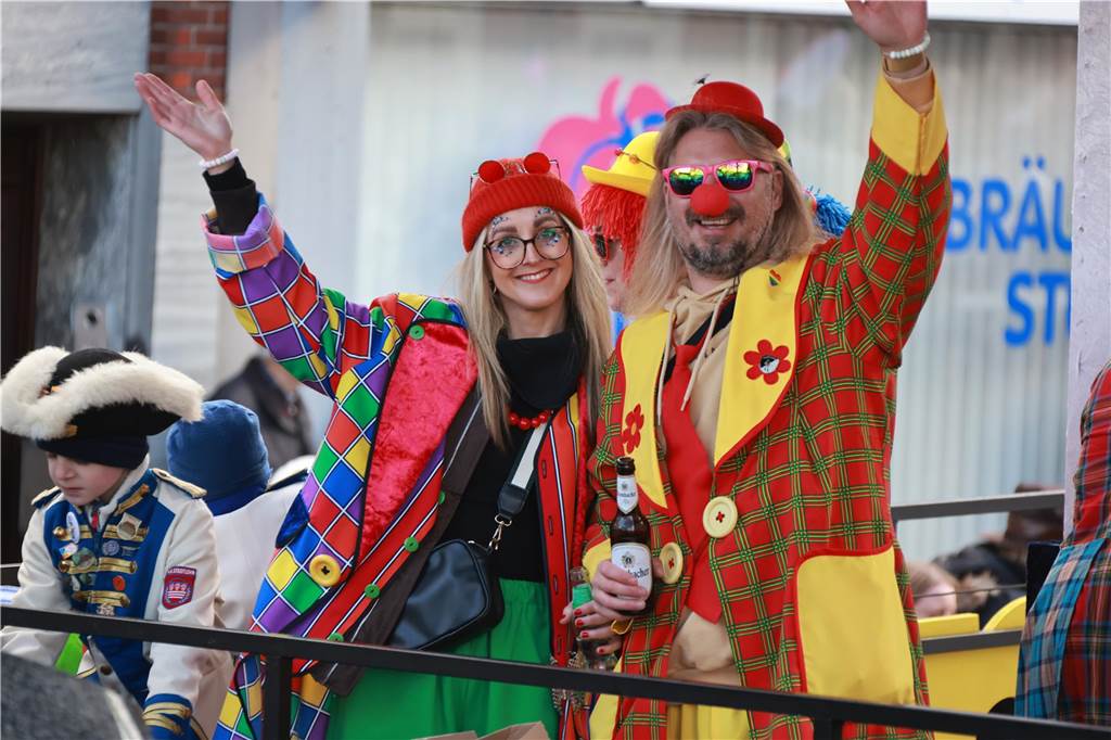 Fotos vom Rosenmontag: So haben die Stadtlohner Narren ihr Sessionsfinale gefeiert Die letzte große Karnevalsparty: 70 Zugnummern sind beim großen Rosenmontagsumzug durch Stadtlohn gefahren – und alle haben zusammen auf den Straßen gefeiert.