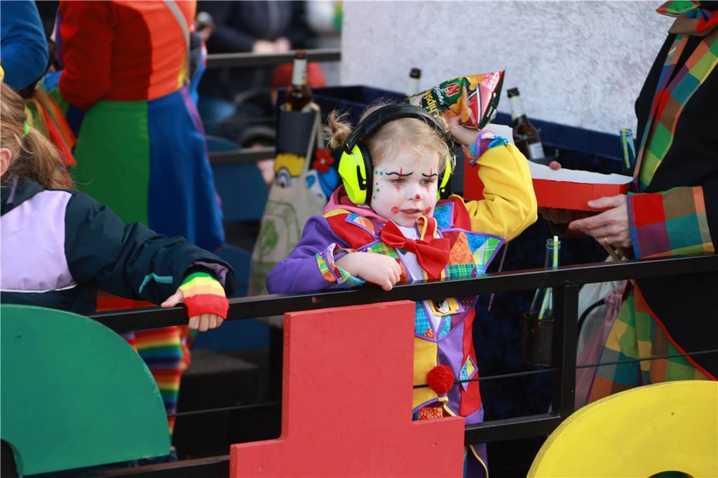 Fotos vom Rosenmontag: So haben die Stadtlohner Narren ihr Sessionsfinale gefeiert Die letzte große Karnevalsparty: 70 Zugnummern sind beim großen Rosenmontagsumzug durch Stadtlohn gefahren – und alle haben zusammen auf den Straßen gefeiert.