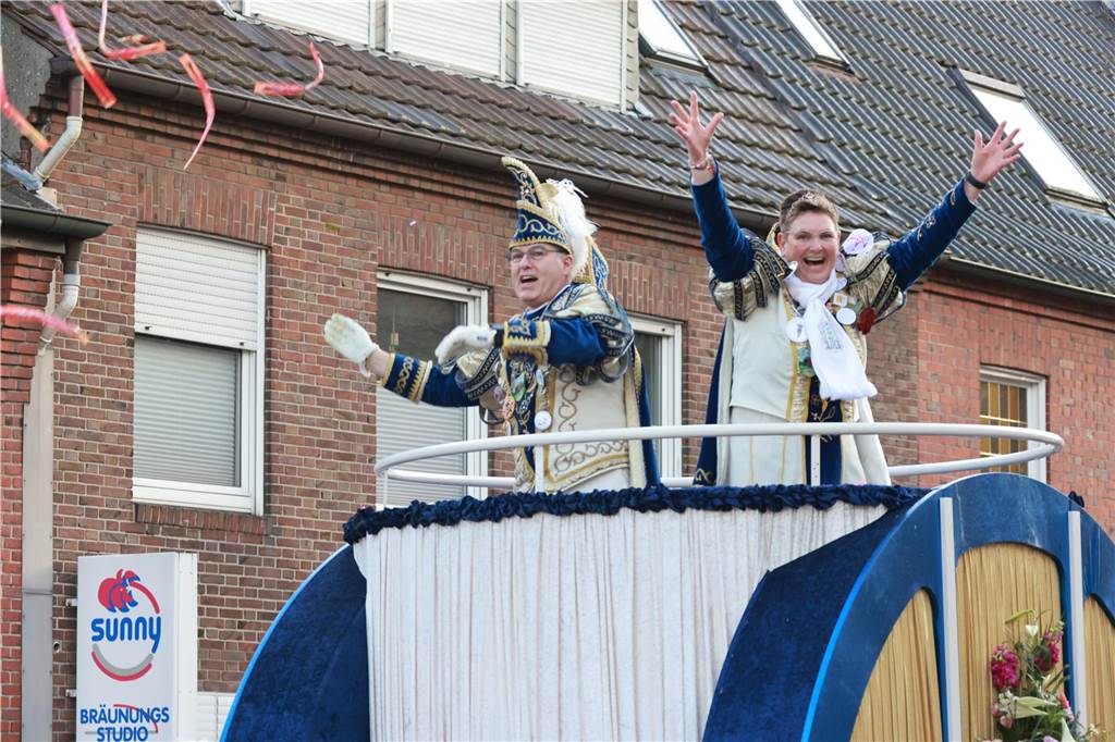 Fotos vom Rosenmontag: So haben die Stadtlohner Narren ihr Sessionsfinale gefeiert Die letzte große Karnevalsparty: 70 Zugnummern sind beim großen Rosenmontagsumzug durch Stadtlohn gefahren – und alle haben zusammen auf den Straßen gefeiert.