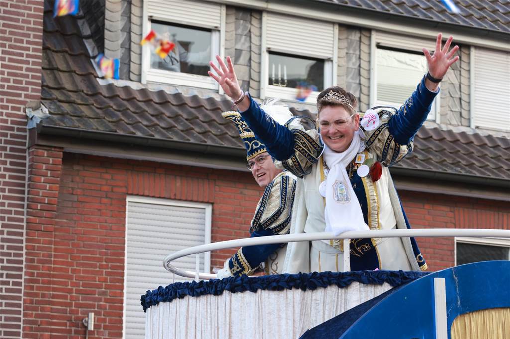 Fotos vom Rosenmontag: So haben die Stadtlohner Narren ihr Sessionsfinale gefeiert Die letzte große Karnevalsparty: 70 Zugnummern sind beim großen Rosenmontagsumzug durch Stadtlohn gefahren – und alle haben zusammen auf den Straßen gefeiert.