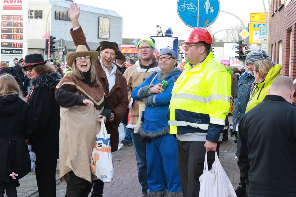 Fotos vom Rosenmontag: So haben die Stadtlohner Narren ihr Sessionsfinale gefeiert Die letzte große Karnevalsparty: 70 Zugnummern sind beim großen Rosenmontagsumzug durch Stadtlohn gefahren – und alle haben zusammen auf den Straßen gefeiert.