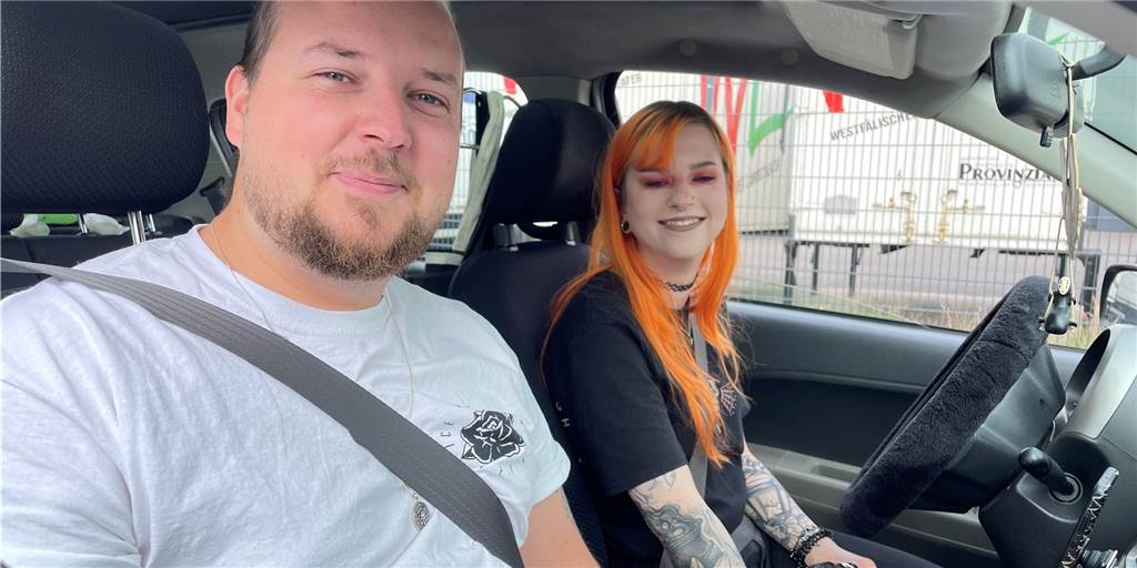Testzentrum Castrop-Rauxel dicht: Max Tries (29) vergießt Abstrich-Tränchen Die letzten Kunden kamen am Sonntagnachmittag (29.5.) zum Test-Drive-In am Stadtmittelpunkt: Theresa Matyzent und Max Tries waren es. Danach schloss das meistgenutzte Corona-Testzentrum Castrop-Rauxels.