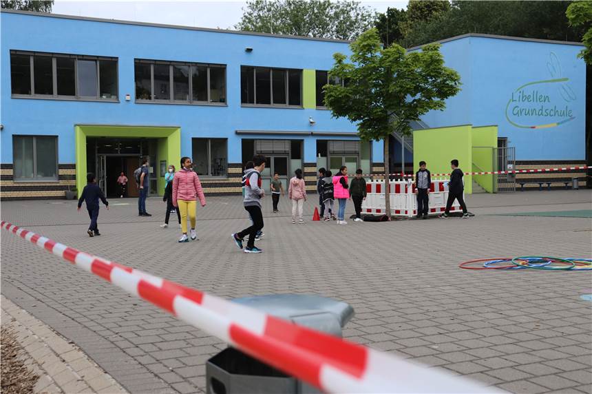 Nach drittem Corona-Fall: Grundschule in Dortmund schließt jetzt doch Die Libellen-Grundschule in der Nordstadt in Dortmund bleibt nach drei Corona-Fällen bis zu den Sommerferien geschlossen.