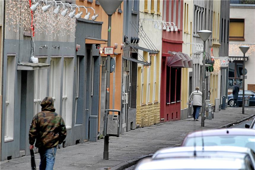 Prostituiertenschutzgesetz sorgt für Kritik in Dortmund Die Linienstraße in der Nähe des Hauptbahnhofes ist der einzige Ort in der Innenstadt, in der Prostituierte ihrer Arbeit nachgehen können. Ansonsten ist die Innenstadt ein Sperrbezirk, weitere Bordelle finden sich in Gewerbegebieten in den Außenbezirken.