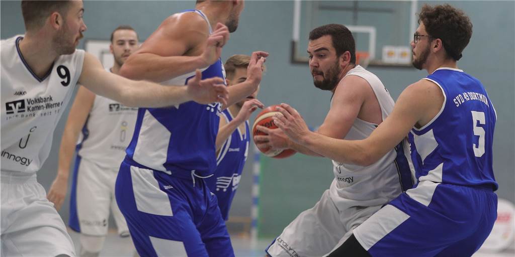 Schwere Verletzung eines LippeBaskets-Spielers überschattet Vorbereitungsturnier Die LippeBaskets (in weiß) müssen die komplette Saison auf einen wichtigen Führungsspieler verzichten.