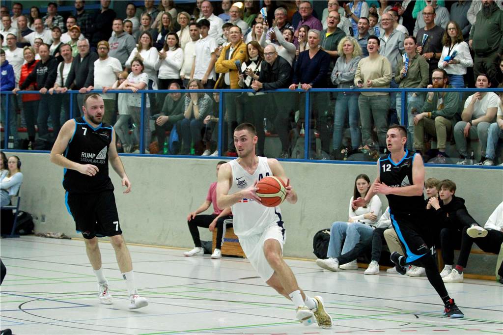 Die LippeBaskets Werne haben ihr Heimspiel gegen die Accent Baskets Salzkotten gewonnen. In der Ballspielhalle waren am Samstagabend rund 300 Zuschauer.