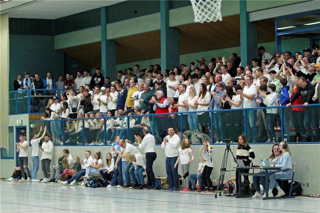 Die LippeBaskets Werne haben ihr Heimspiel gegen die Accent Baskets Salzkotten gewonnen. In der Ballspielhalle waren am Samstagabend rund 300 Zuschauer.