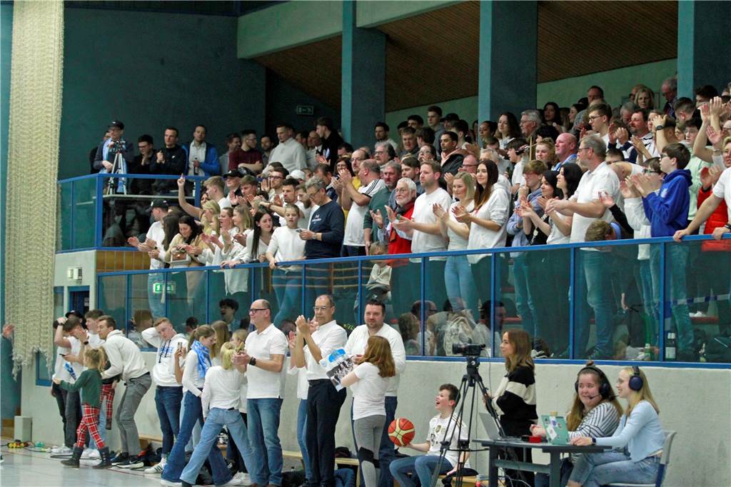 Die LippeBaskets Werne haben ihr Heimspiel gegen die Accent Baskets Salzkotten gewonnen. In der Ballspielhalle waren am Samstagabend rund 300 Zuschauer.