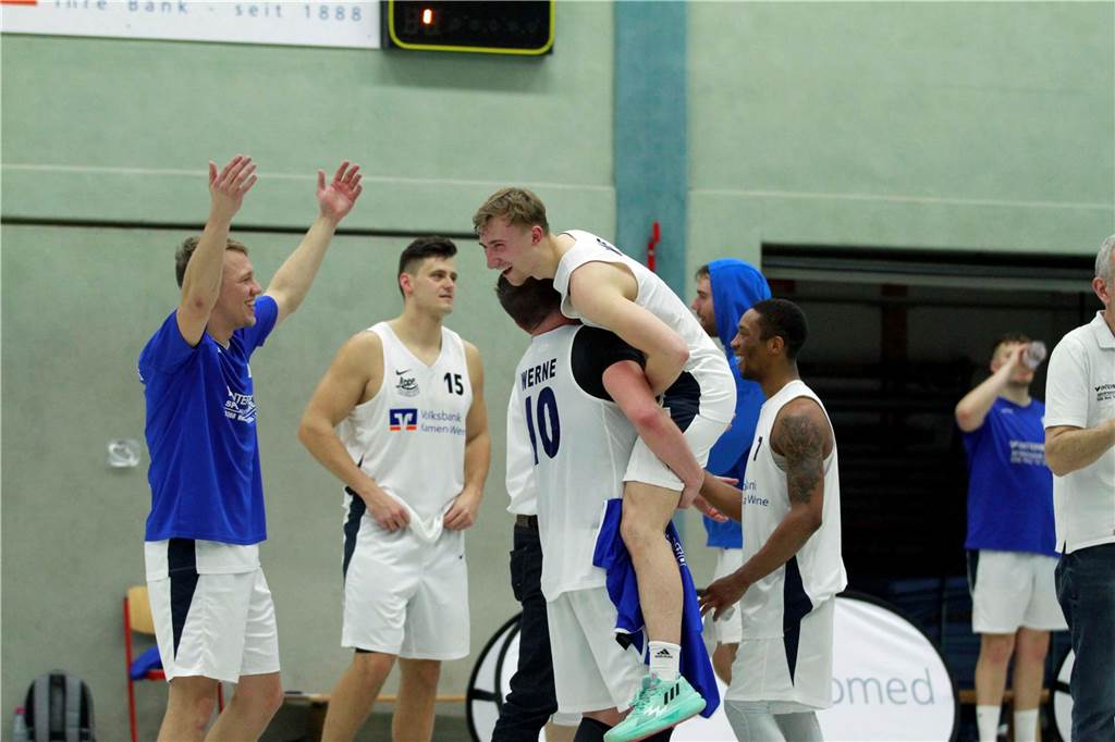 Die LippeBaskets Werne haben ihr Heimspiel gegen die Accent Baskets Salzkotten gewonnen. In der Ballspielhalle waren am Samstagabend rund 300 Zuschauer.