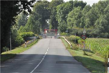 Die Lippebrücke Ahsen ist gesperrt. Im Zuge des Neubaus wird auf Olfener Gebiet auch ein neuer Radweg gebaut.
