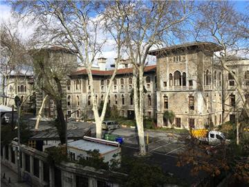 Die Lisesi Schule in Istanbul. Die türkischen Behörden haben erstmals das Thema Weihnachten aus dem Unterricht an einer deutschen Schule in Istanbul verbannt. Auch die Teilnahme des Schulchors am traditionellen Weihnachtskonzert im deutschen Generalkonsulat wurde von der türkischen Leitung kurzfristig unterbunden.