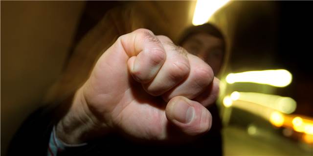 Polizeibeamte bespuckt und geschlagen: Ahauser sieht kein „übermäßiges Gewaltpotenzial“