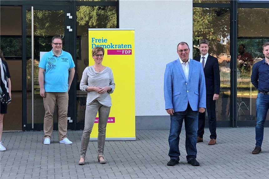 Die Listenkandidaten der FDP (v. l.): Dagny Dammermann, Björn Lerche, Claudia Lange, Artur Reichert, Christian Thöne, Benedikt Lange