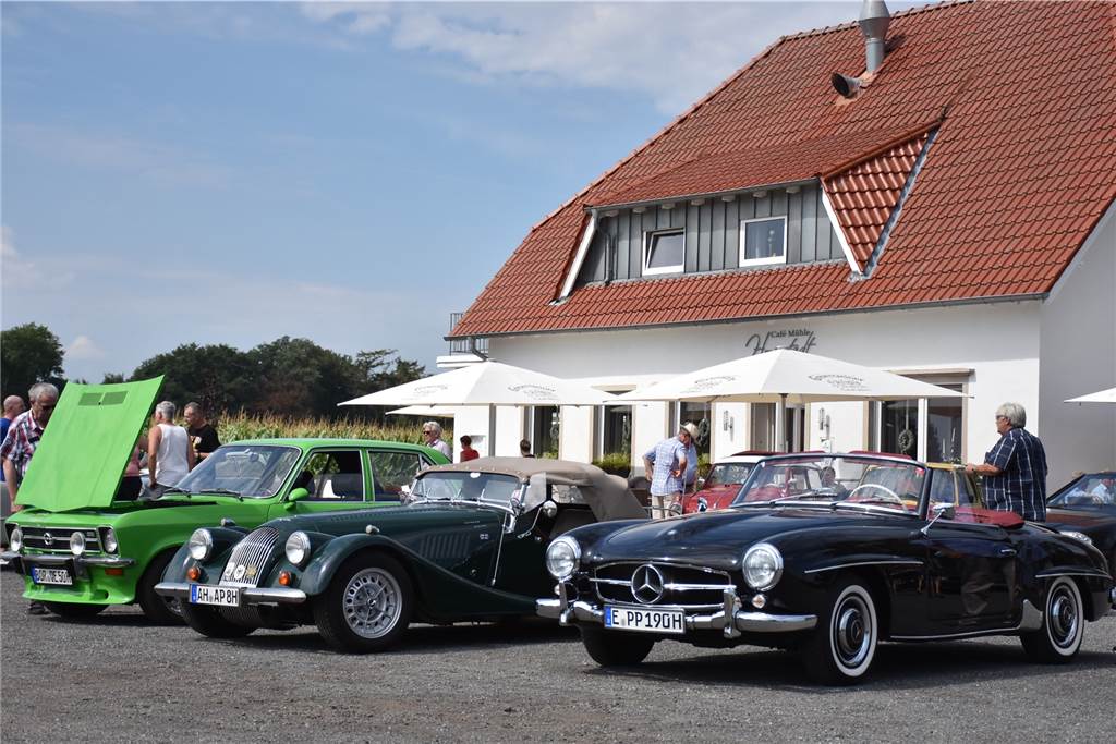 52 Oldtimer-Freunde aus ganz NRW treffen sich bei bestem Wetter in Ahle Die Location in Ahle bezeichneten die Organisatoren als "perfekt".