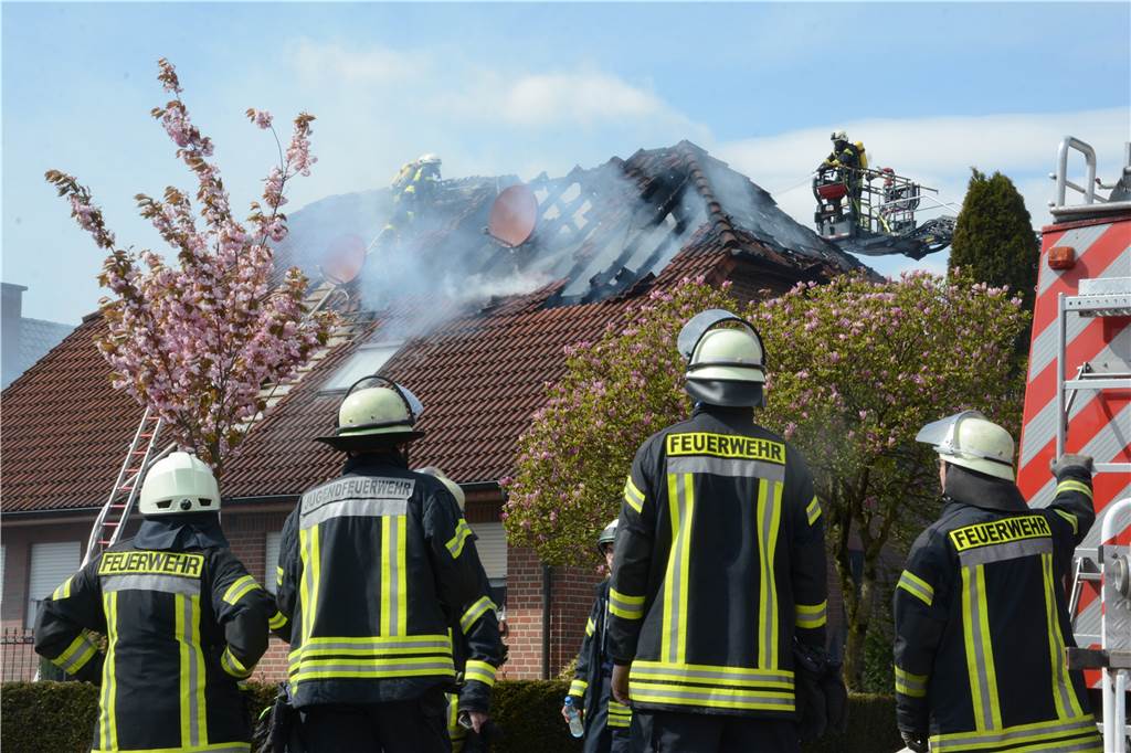 Die Löschzüge aus Vreden und Ammeloe waren mit rund 80 Personen im Einsatz.