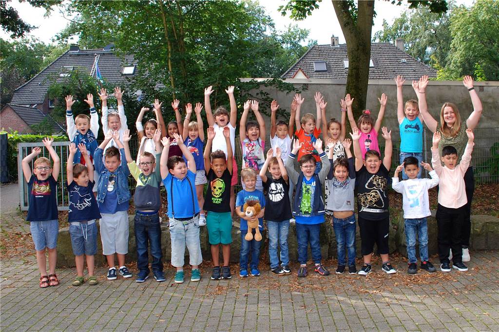 Die Löwen-Klasse 1B an der Grundschule Am Busch besuchen 27 Kinder. Klassenlehrerin ist Leonie Jacob.