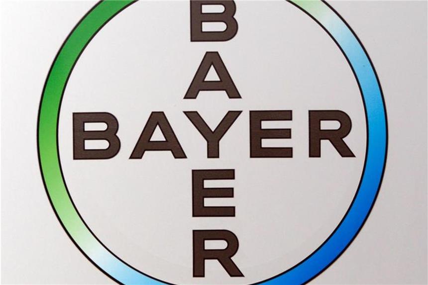 Monsanto-Übernahme durch Bayer offiziell abgeschlossen Die Logos der Firmen Bayer und Monsanto. Foto: Peter Endig/MAja Hitji/Archiv