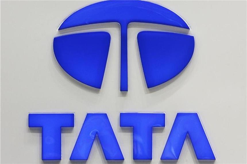 Stahlfusion: Tata tritt Befürchtungen der IG Metall entgegen Die Logos der Konzerne Tata und Thyssenkrupp. Foto: Marijan Murat/Roland Weihrauch/Archiv