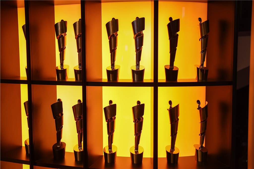 Lüner Kinofest-Sieger geht beim Deutschen Filmpreis leider leer aus Die Lolas stehen im Regal bei der Party nach der 72. Verleihung des Deutschen Filmpreises Lola vor dem Palais am Funkturm in Berlin.