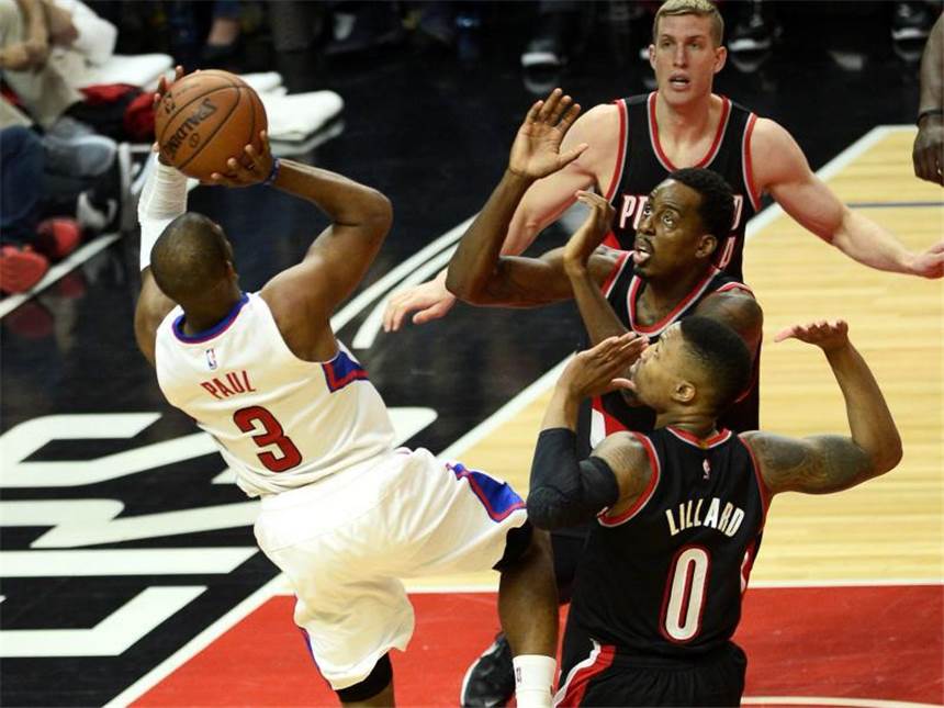 Hand gebrochen: Clippers in NBA-Playoffs wohl ohne Paul Die Los Angeles Clippers müssen in den restlichen Playoffs wohl ohne Chris Paul (l) auskommen. Foto: Paul Buck