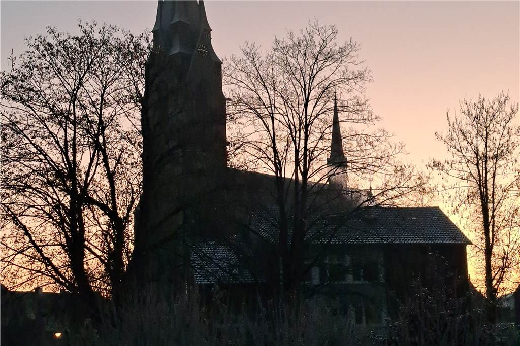 Die Ludgerikirche in Selm am Morgen hat Helena Otto abgelichtet.