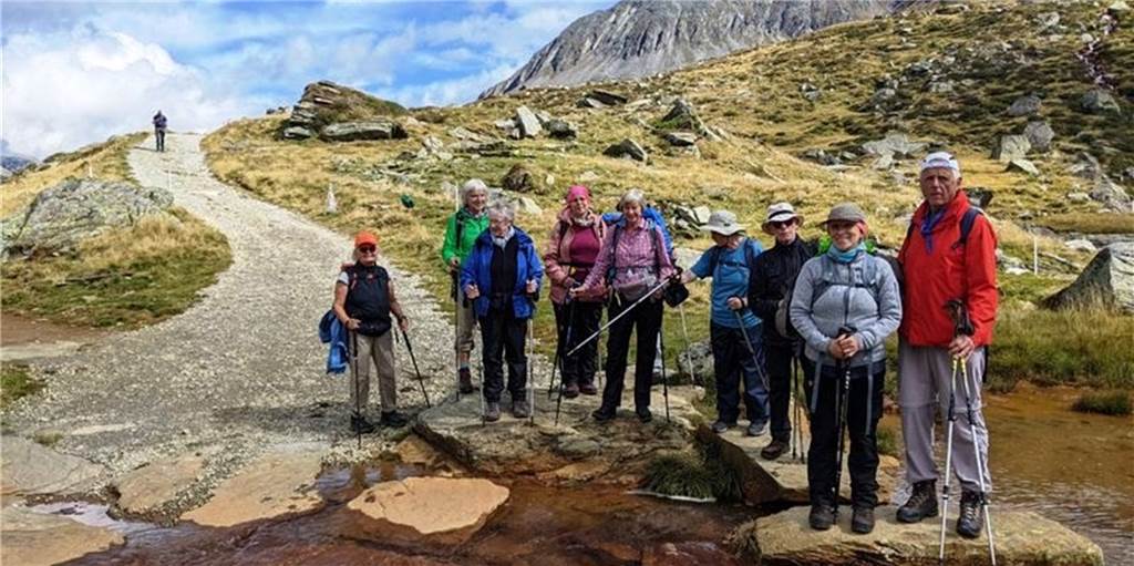 Die Lüner bei der Alpenüberquerung: Manchmal war auch die Furt eines Baches zu durchwaten.