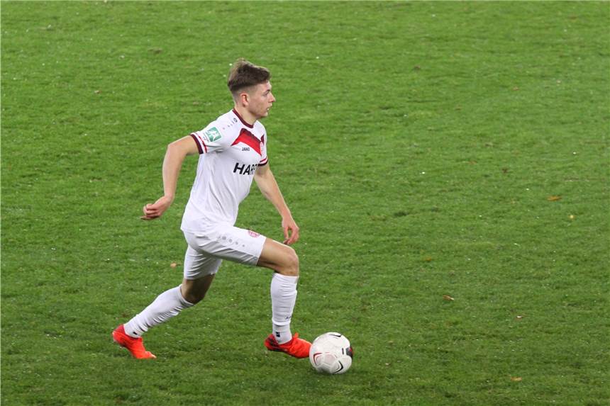 Nach BVB-II-Patzer: Sandro Plechaty und Felix Backszat beenden das Jahr mit Essen als Tabellenführer Die Lüner Sandro Plechaty und Felix Backszat verabschieden sich mit Rot-Weiss Essen als Tabellenführer der Regionalliga West aus diesem Jahr.