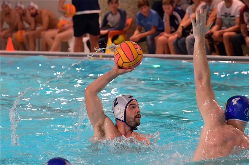 SV Lünen wartet weiter auf den ersten Heimsieg Die Lüner Wasserballer um Arne Borgschulze verloren am Sonntag gegen Uerdingen II.