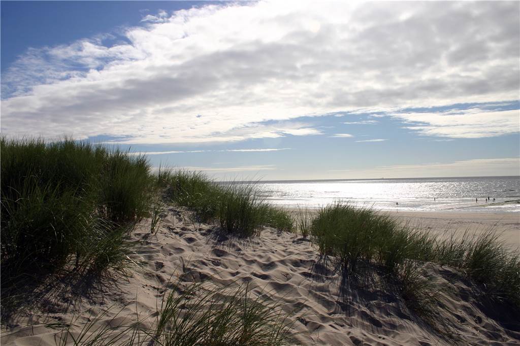 Wie ein Fundstück einer Lünerin den Weg ins Museum auf Texel fand Die Lünerin Annika, die mit ihren Eltern und ihrer Schwester Hannah Urlaub auf Texel machte, hat die Flaschenpost in die Nordsee geworfen. Am Strand wurde sie dann gefunden.